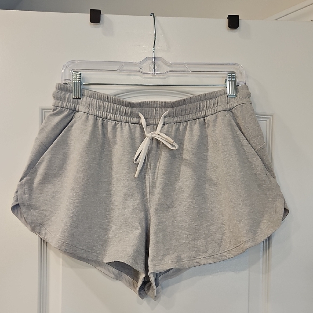 Lululemon Shorts In Hearhered Gray Size Small